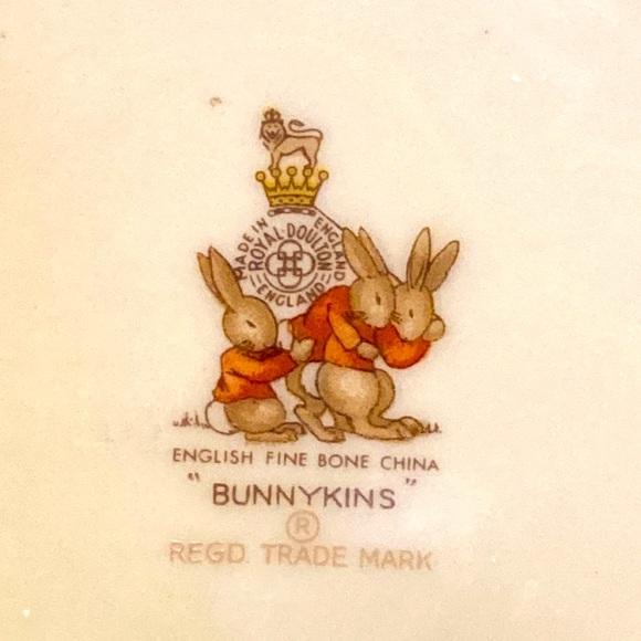 Vintage Royal Doulton Roller-Skating Bunnykins Double Handled Child’s Cup 1936 - Picture 7 of 8